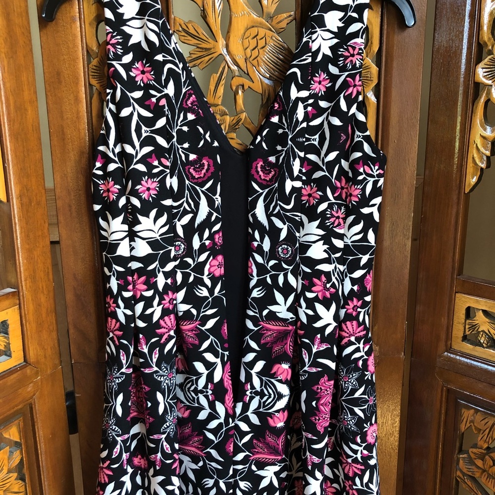 Vince Camuto Floral V-Neck Sleeveless Dress - Picture 3 of 6